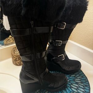 Bakers black fabric and patent leather puffy winter boots with faux fur trim
